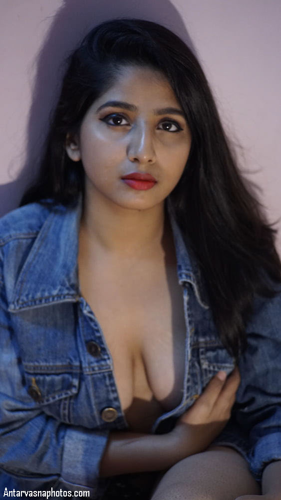 https://www.antarvasnaphotos2.com/wp-content/uploads/2020/10/hot-cleavage-dikhati-chudasi-babe.jpg