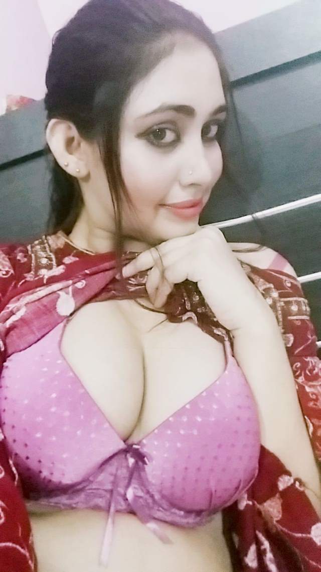 https://www.antarvasnaphotos2.com/wp-content/uploads/2020/10/juicy-tits-photos.jpg