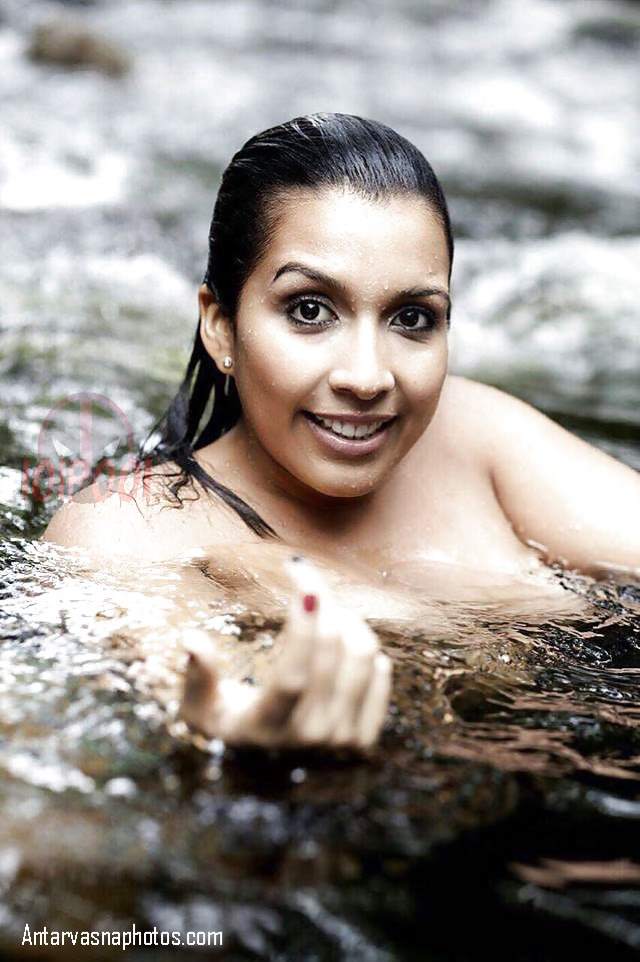 https://www.antarvasnaphotos2.com/wp-content/uploads/2020/10/pani-me-nude-masti.jpg