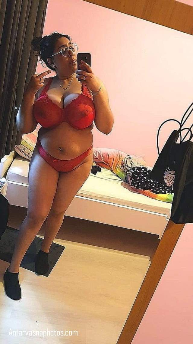 https://www.antarvasnaphotos2.com/wp-content/uploads/2020/10/sexy-bra-panty-me-indian-bhabhi.jpg