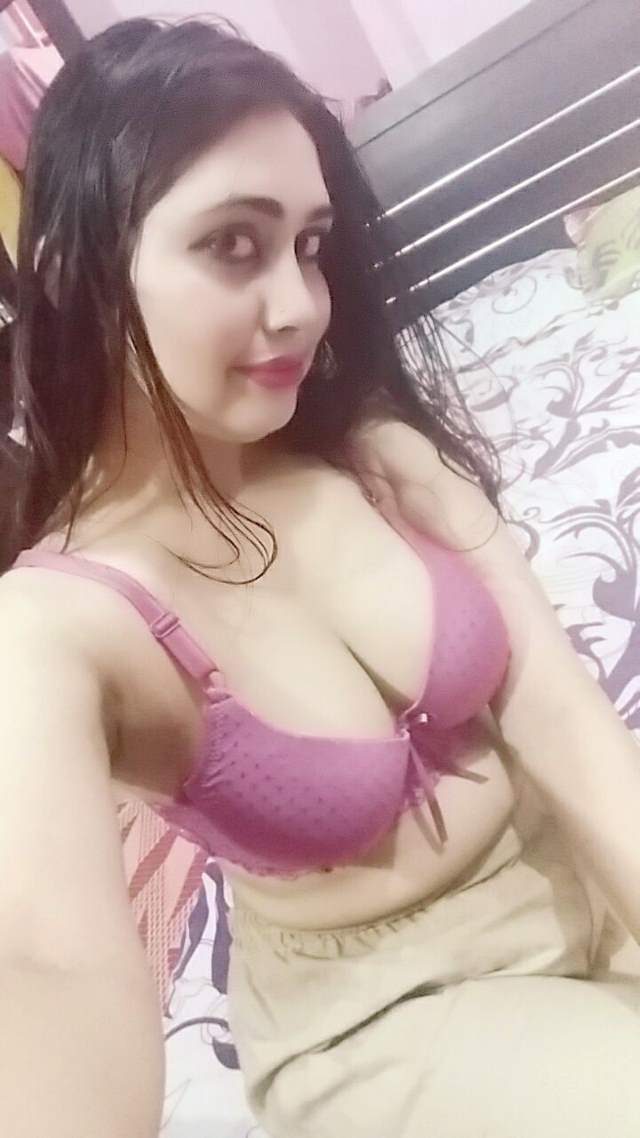 https://www.antarvasnaphotos2.com/wp-content/uploads/2020/10/sexy-figure-wali-punjabi-girl.jpg