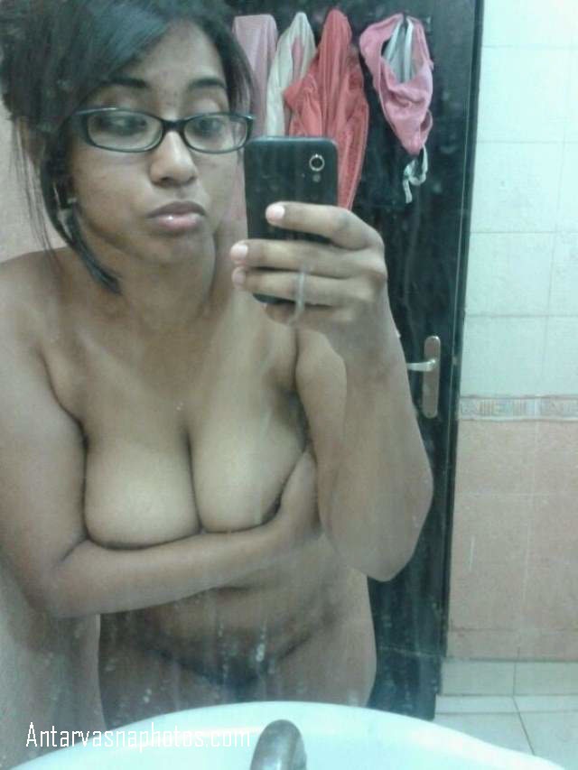 https://www.antarvasnaphotos2.com/wp-content/uploads/2020/10/shower-me-nangi-selfie.jpg