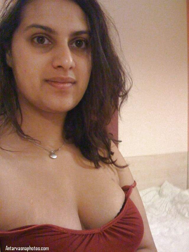 https://www.antarvasnaphotos2.com/wp-content/uploads/2020/10/top-utarti-aunty-ki-hot-pic.jpg