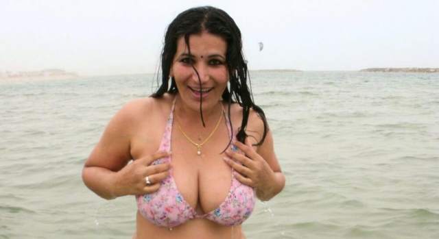 https://www.antarvasnaphotos2.com/wp-content/uploads/2020/11/beach-me-bra-pahan.jpg