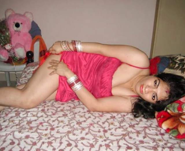 https://www.antarvasnaphotos2.com/wp-content/uploads/2020/11/bhabhi-ki-first-sex-ki-taiyari.jpg