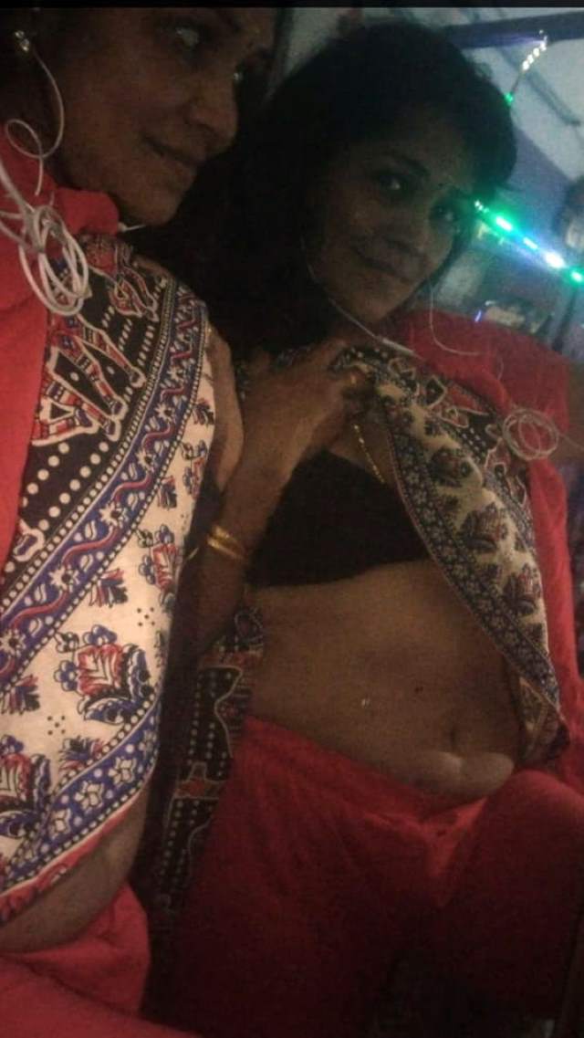 https://www.antarvasnaphotos2.com/wp-content/uploads/2020/11/bhabi-ki-sexy-bra-ki-photo.jpg