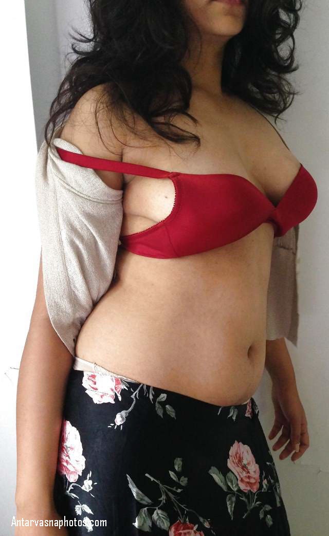 https://www.antarvasnaphotos2.com/wp-content/uploads/2020/11/black-nipple-wali-girl-bra-utarne-wali-hai.jpg