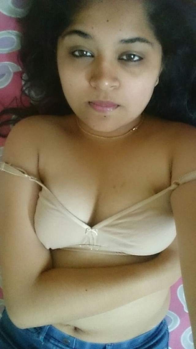 https://www.antarvasnaphotos2.com/wp-content/uploads/2020/11/bra-me-selfie.jpg