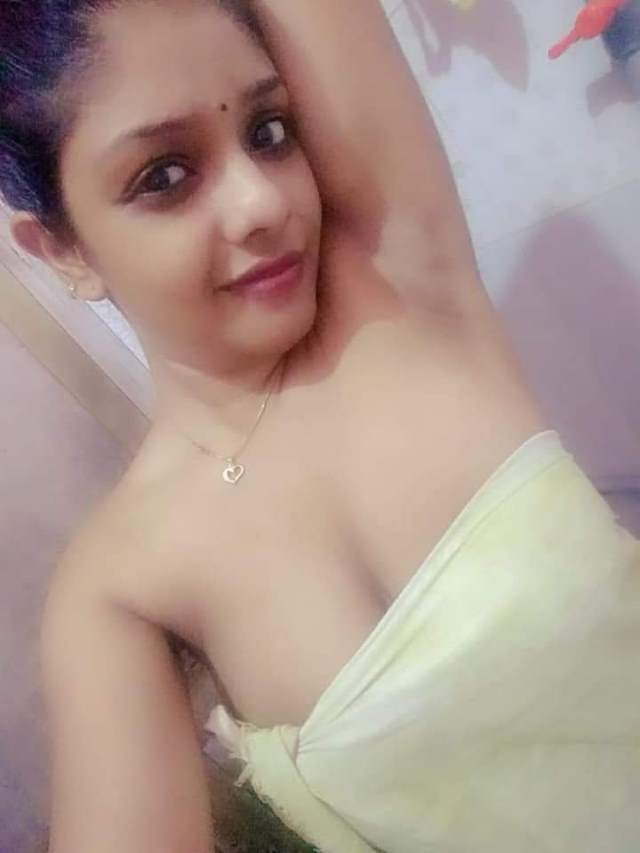 https://www.antarvasnaphotos2.com/wp-content/uploads/2020/11/chikni-armpit-ko-dikhaya-bhabhi-ne.jpg