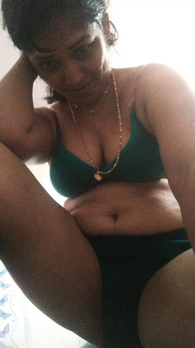 https://www.antarvasnaphotos2.com/wp-content/uploads/2020/11/hot-mood-me-bhabhi-1.jpg