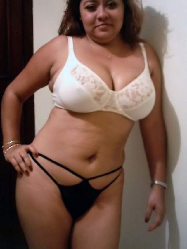 https://www.antarvasnaphotos2.com/wp-content/uploads/2020/11/indian-aunty-huge-boobs.jpg