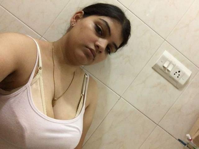 https://www.antarvasnaphotos2.com/wp-content/uploads/2020/11/indian-bhabhi-ke-big-boobs.jpg