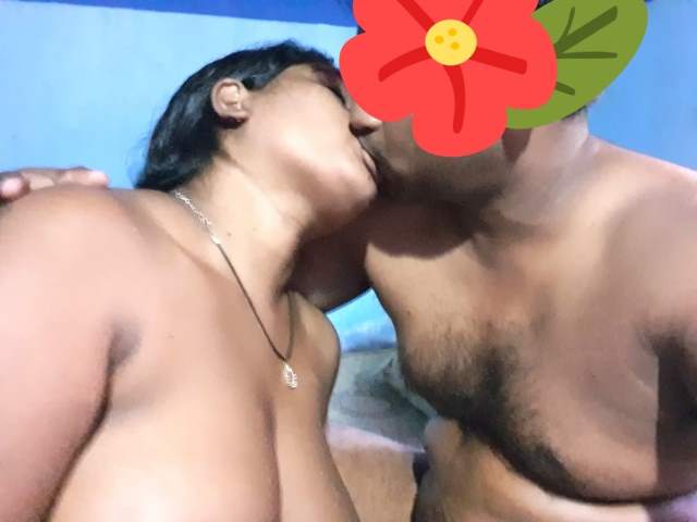 https://www.antarvasnaphotos2.com/wp-content/uploads/2020/11/indian-couple-ki-blowjob-se-pahle-kiss.jpg