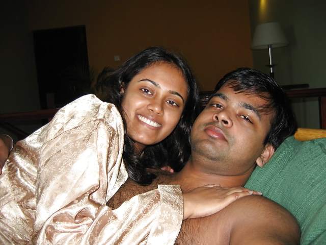 https://www.antarvasnaphotos2.com/wp-content/uploads/2020/11/indian-girl-honeymoon-me-lover-ke-sath.jpg