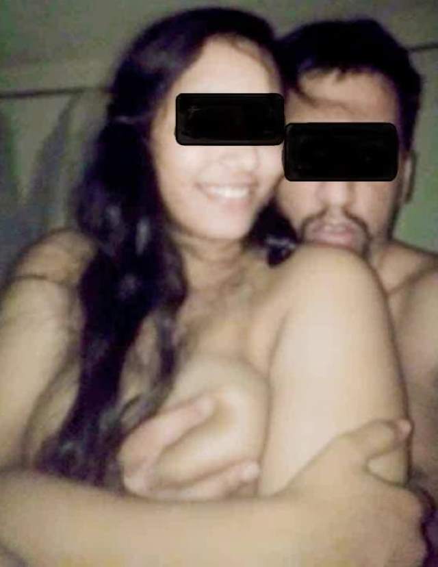 https://www.antarvasnaphotos2.com/wp-content/uploads/2020/11/kavya-aur-manan-nange-masti-me.jpg