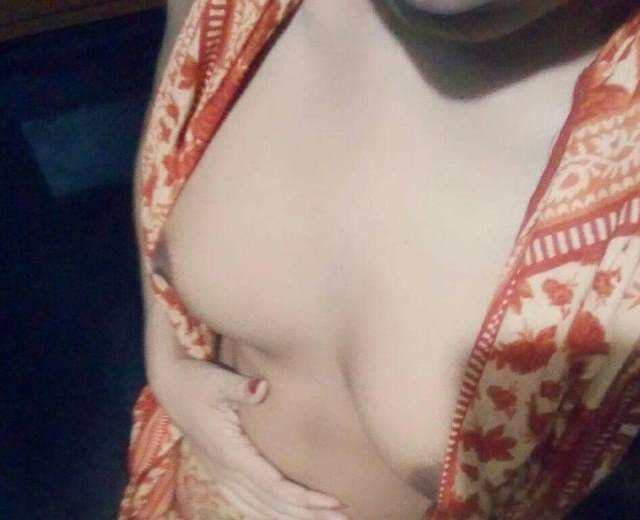 https://www.antarvasnaphotos2.com/wp-content/uploads/2020/11/lover-ke-liye-boob-selfie.jpeg