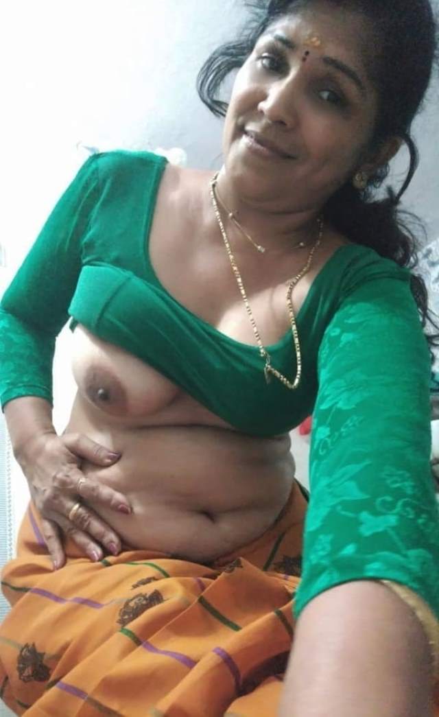 https://www.antarvasnaphotos2.com/wp-content/uploads/2020/11/lover-sang-sex-chat-me-nipple-dikhaya.jpg