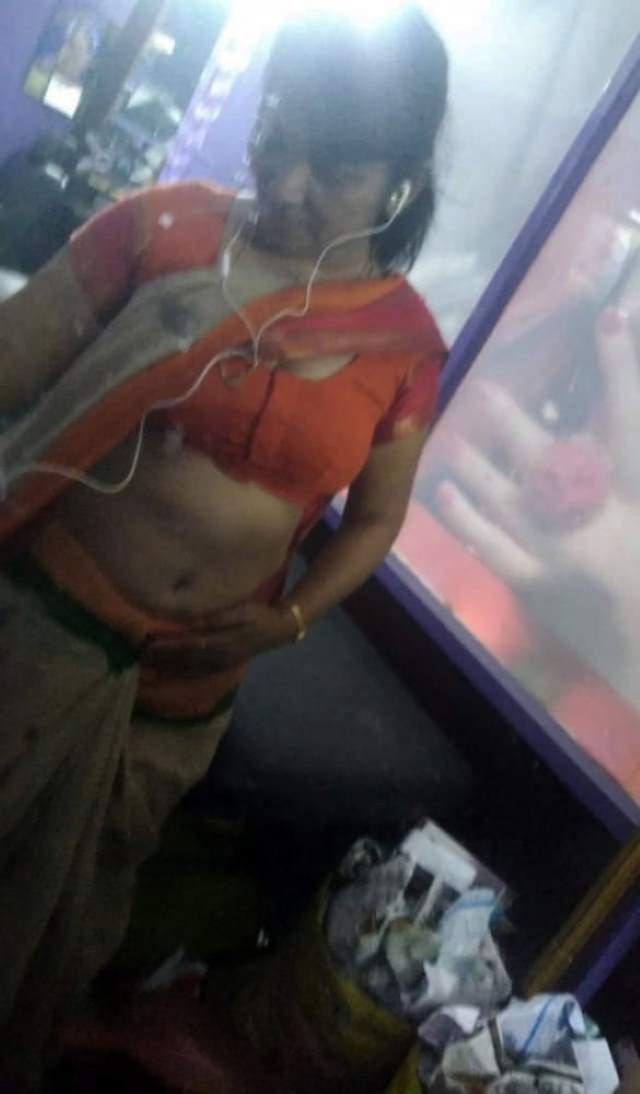 https://www.antarvasnaphotos2.com/wp-content/uploads/2020/11/nabhi-dikhati-bhabhi.jpg