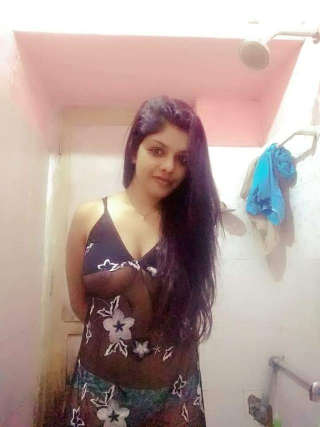 https://www.antarvasnaphotos2.com/wp-content/uploads/2020/11/pardarsi-nighty-me-hot-kerla-bhabhi.jpg