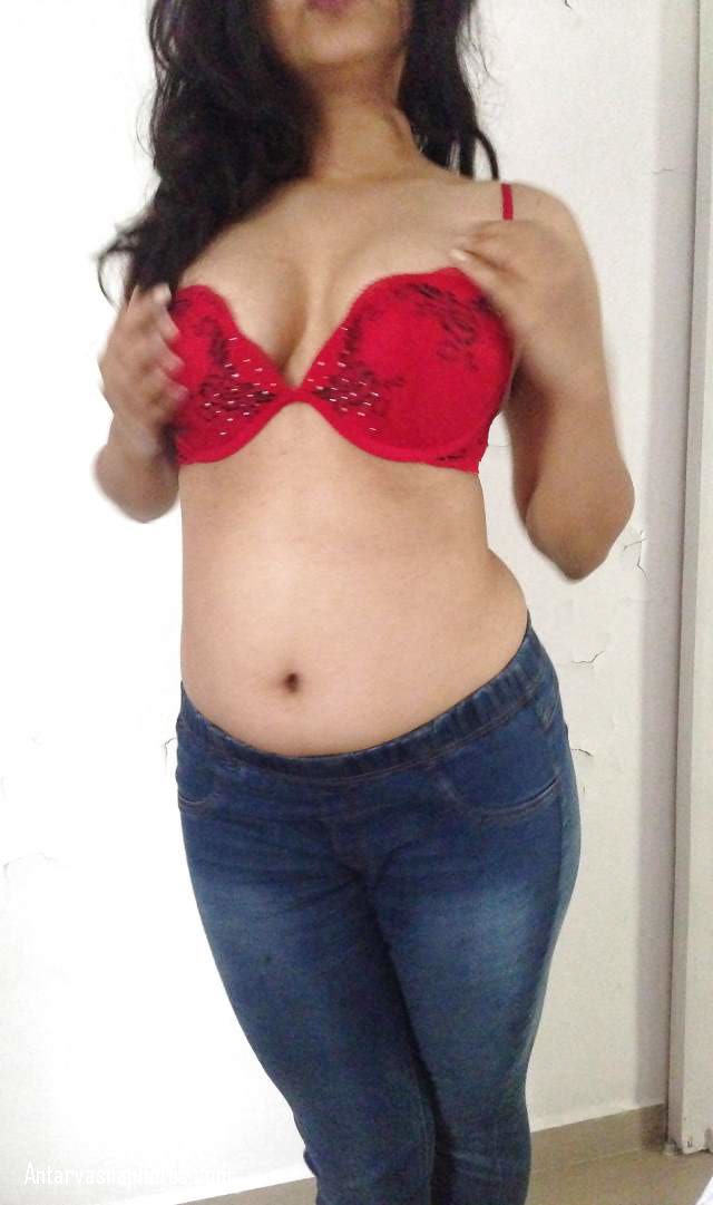 https://www.antarvasnaphotos2.com/wp-content/uploads/2020/11/red-bra-me-hot-girl.jpg