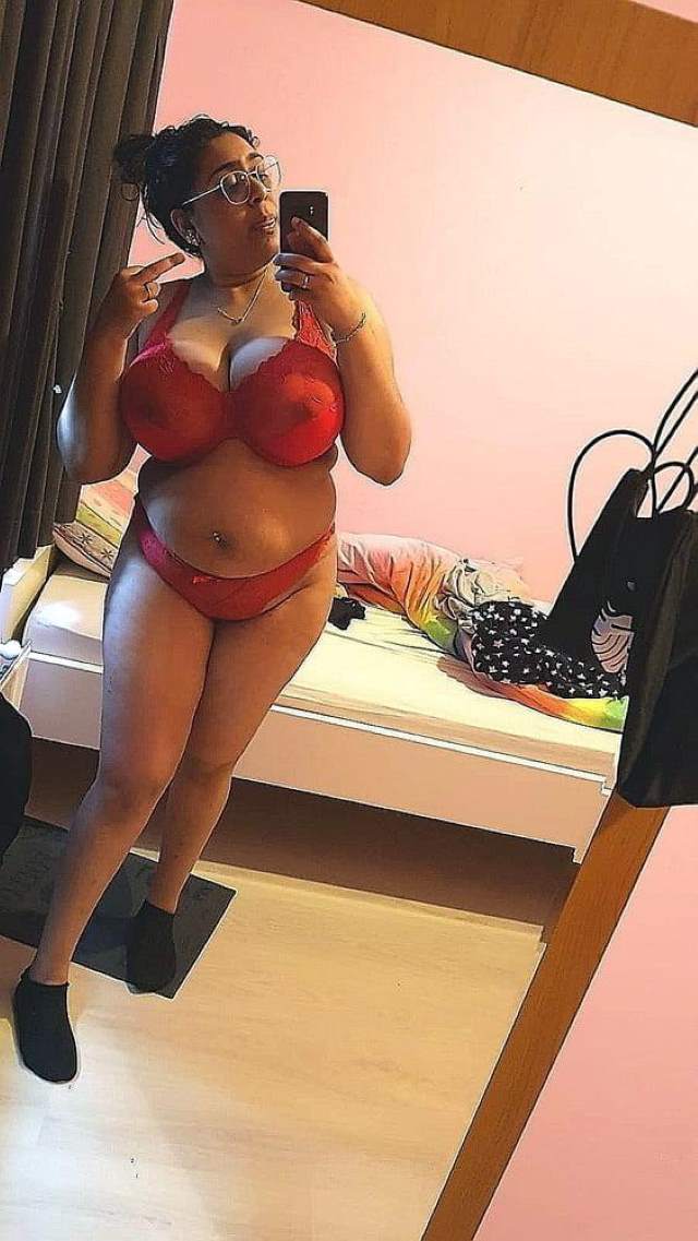 https://www.antarvasnaphotos2.com/wp-content/uploads/2020/11/red-bra-panty.jpg