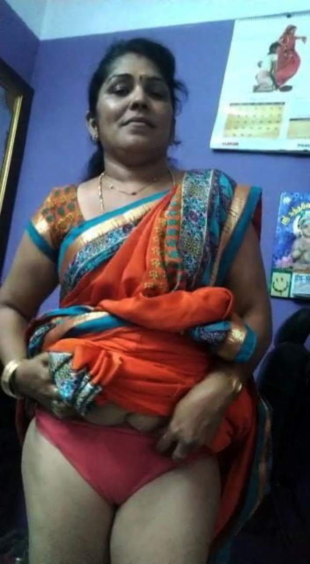 https://www.antarvasnaphotos2.com/wp-content/uploads/2020/11/saree-uthakar-red-panty-dikhayi.jpg