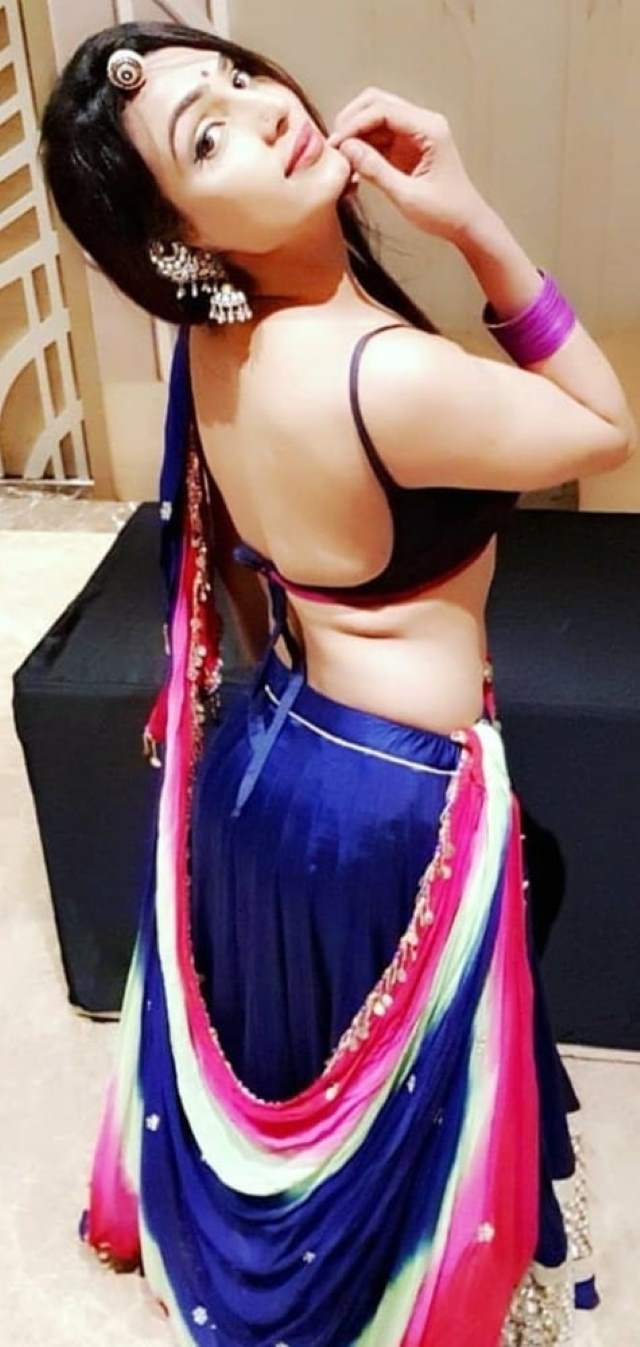 https://www.antarvasnaphotos2.com/wp-content/uploads/2020/11/sexy-backless-blouse.jpg