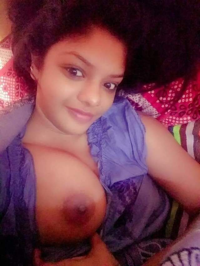 https://www.antarvasnaphotos2.com/wp-content/uploads/2020/11/top-se-big-boob-nikala.jpg