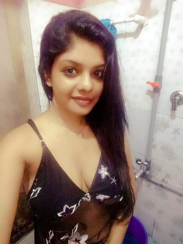 https://www.antarvasnaphotos2.com/wp-content/uploads/2020/11/tulsi-bhabhi-ki-bathroom-selfie.jpg