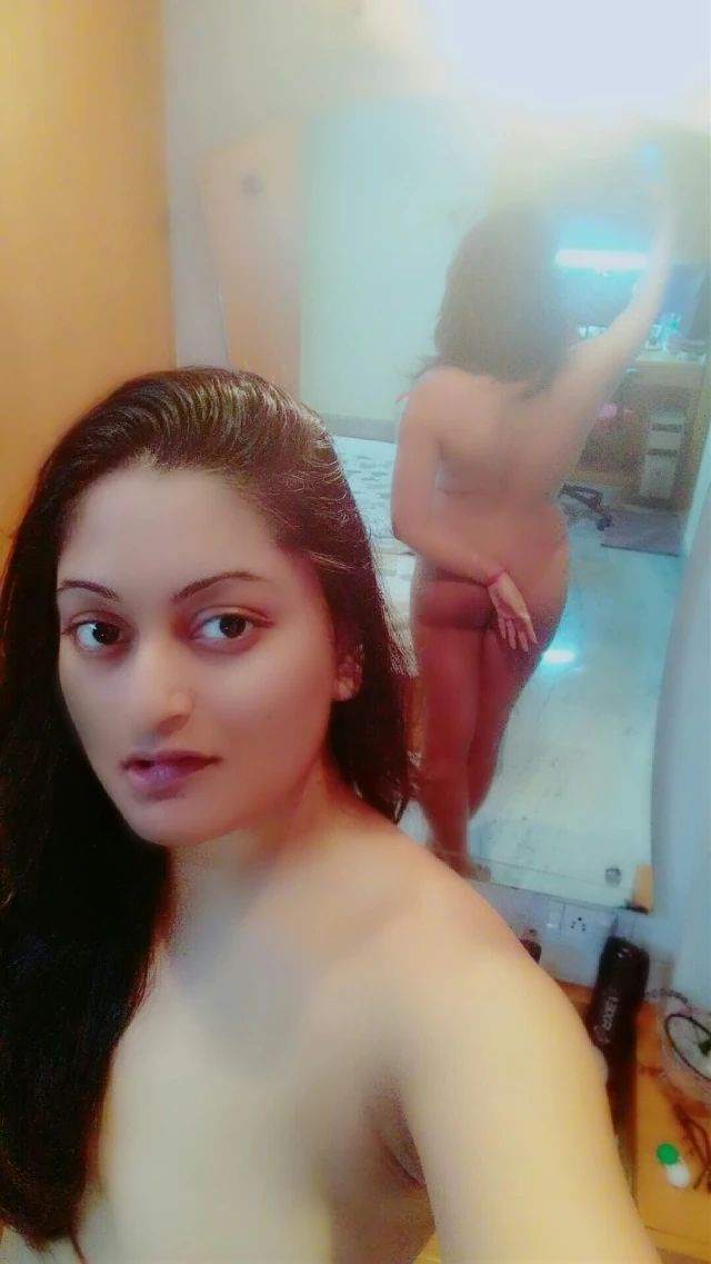 https://www.antarvasnaphotos2.com/wp-content/uploads/2020/12/apni-gaand-ki-photo-leti-hot-babe.jpg