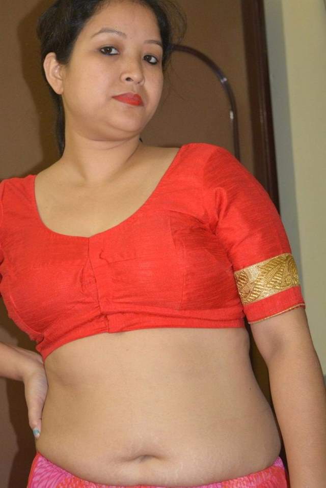 https://www.antarvasnaphotos2.com/wp-content/uploads/2020/12/bangla-sexy-bhabhi-hot-figure-and-waist.jpg