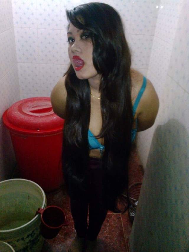 https://www.antarvasnaphotos2.com/wp-content/uploads/2020/12/bathroom-me-hot-selfie-leti-sexy-girl.jpg