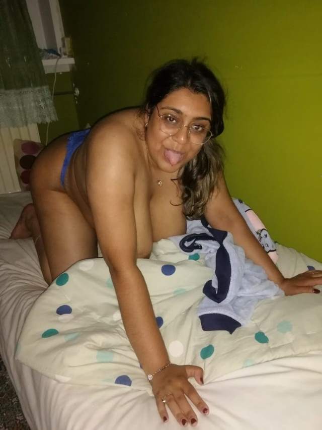 https://www.antarvasnaphotos2.com/wp-content/uploads/2020/12/bed-me-ghodi-bani-indian-aunty.jpg