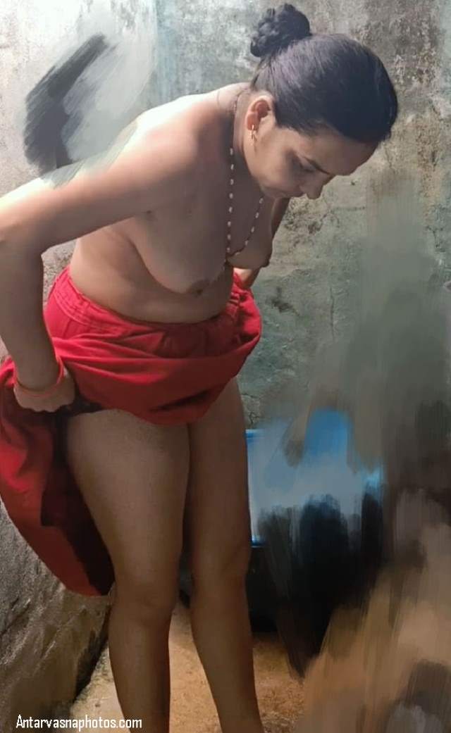 https://www.antarvasnaphotos2.com/wp-content/uploads/2020/12/bhabhi-apni-panty-bhi-utarne-wali-hai.jpg