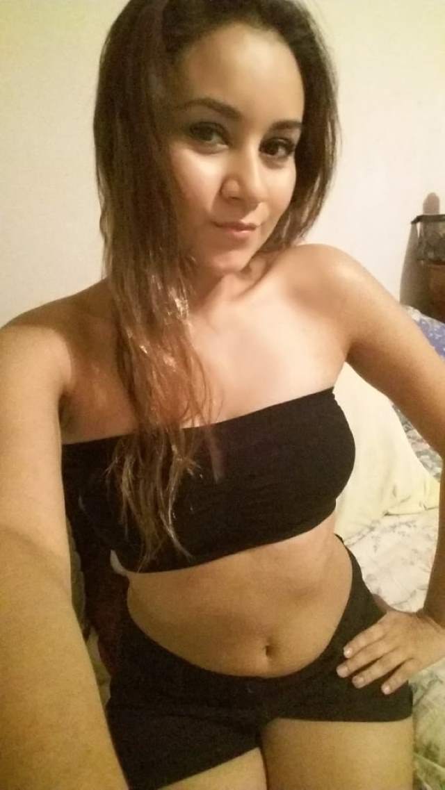 https://www.antarvasnaphotos2.com/wp-content/uploads/2020/12/black-dress-me-hot-look-wali-selfie.jpg