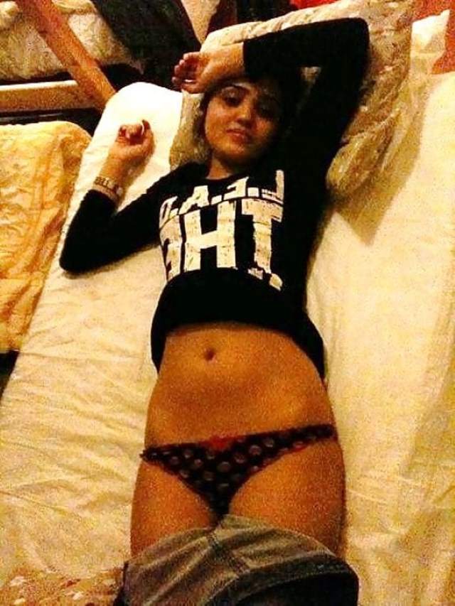 https://www.antarvasnaphotos2.com/wp-content/uploads/2020/12/black-panty-me-sexy-desi-girl-photo.jpg