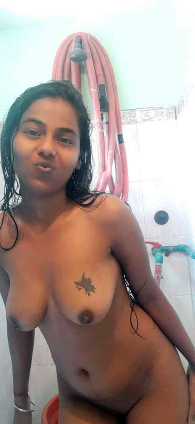 https://www.antarvasnaphotos2.com/wp-content/uploads/2020/12/boobs-me-bana-tattoo-dikhati-sexy-babe.jpg