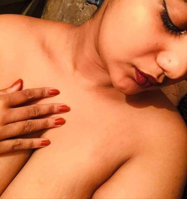 https://www.antarvasnaphotos2.com/wp-content/uploads/2020/12/boobs-sehlati-sexy-bhabhi.jpeg