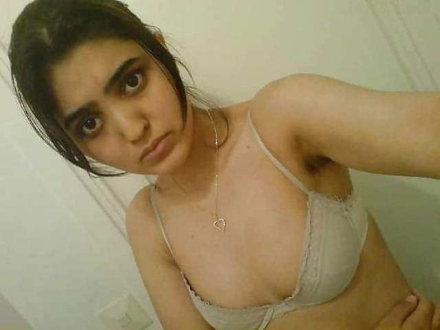 https://www.antarvasnaphotos2.com/wp-content/uploads/2020/12/bra-me-sexy-desi-girl-photo.jpg