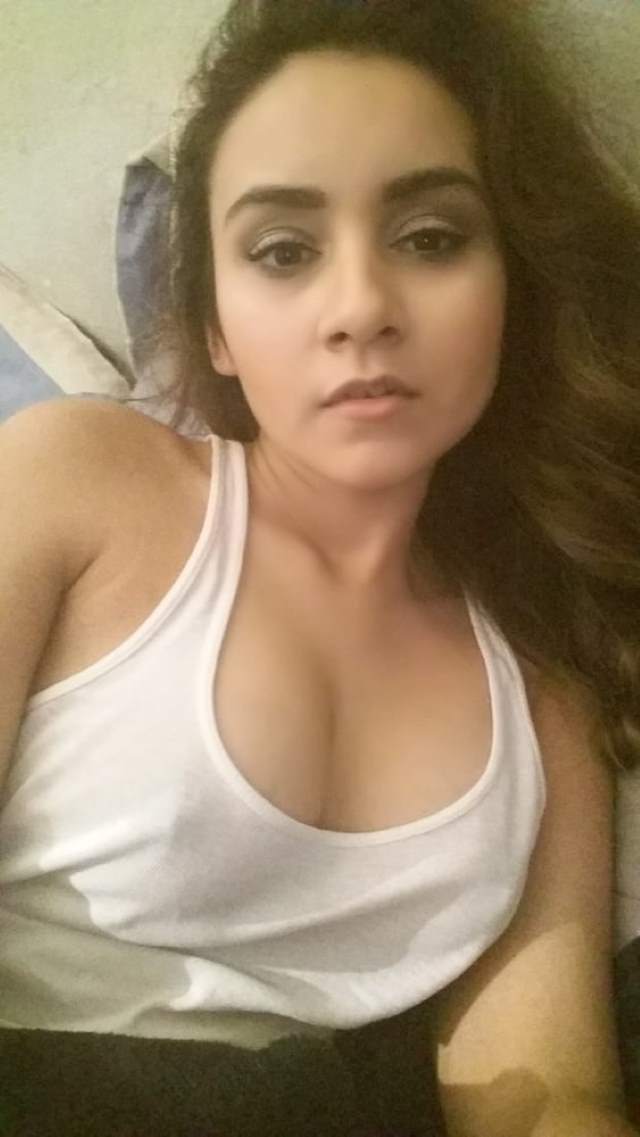 https://www.antarvasnaphotos2.com/wp-content/uploads/2020/12/bra-se-perky-nipple-dikh-rahi-hai.jpg