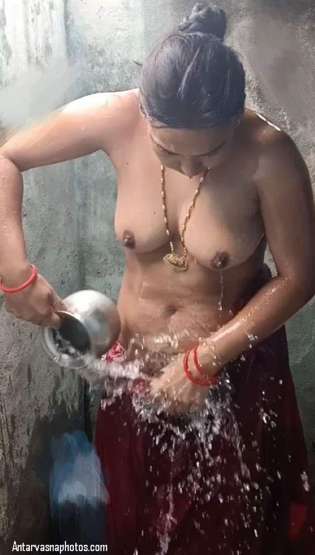 https://www.antarvasnaphotos2.com/wp-content/uploads/2020/12/chut-ko-pani-se-dhoti-bhabhi.jpg