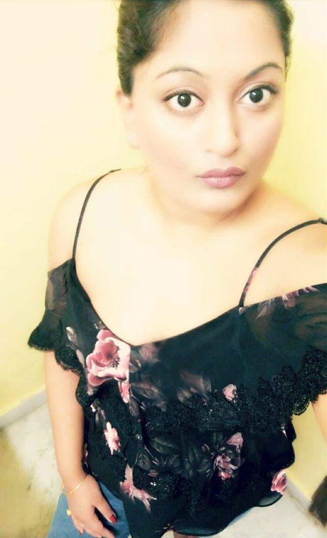 https://www.antarvasnaphotos2.com/wp-content/uploads/2020/12/desi-delhi-hot-babe-in-hot-mood.jpg