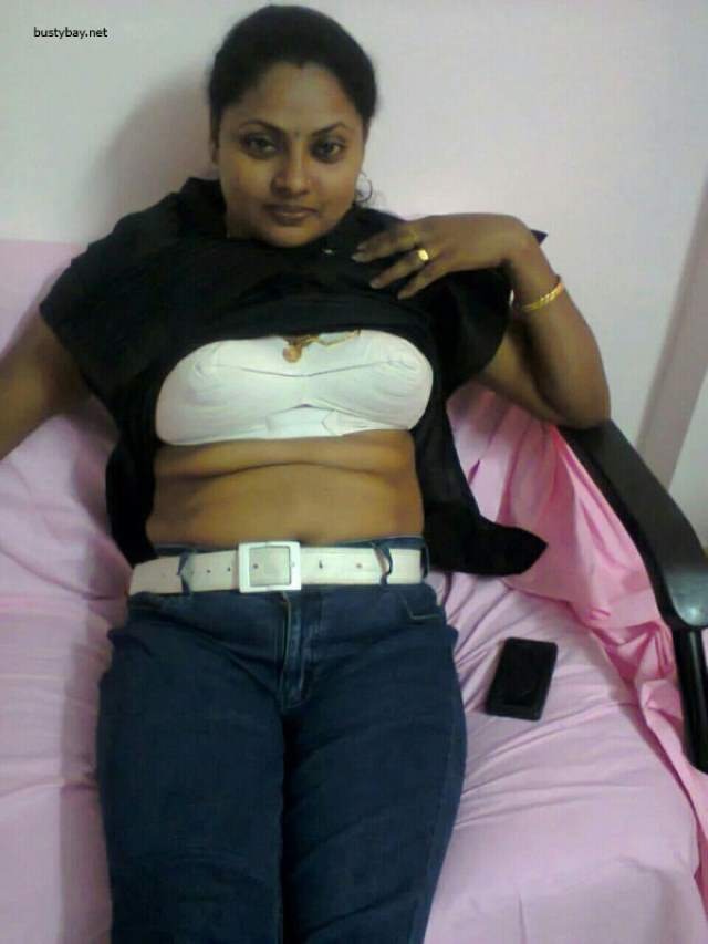 https://www.antarvasnaphotos2.com/wp-content/uploads/2020/12/desi-indian-aunty-sex-image-gallery.jpg