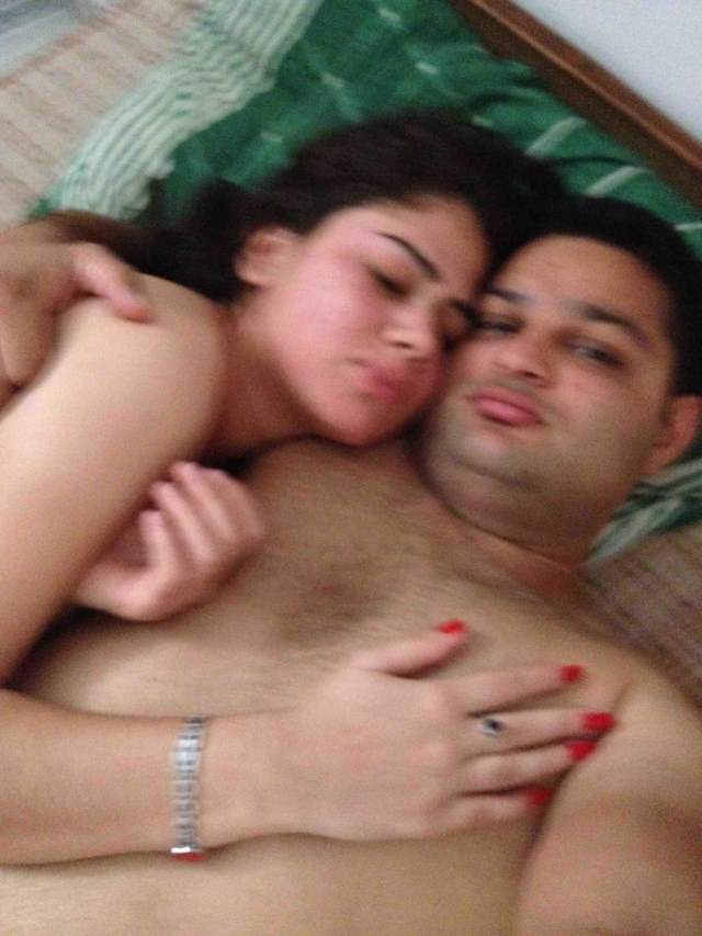 https://www.antarvasnaphotos2.com/wp-content/uploads/2020/12/gurgaon-couple-ki-bedroom-desi-chudai-photo.jpg