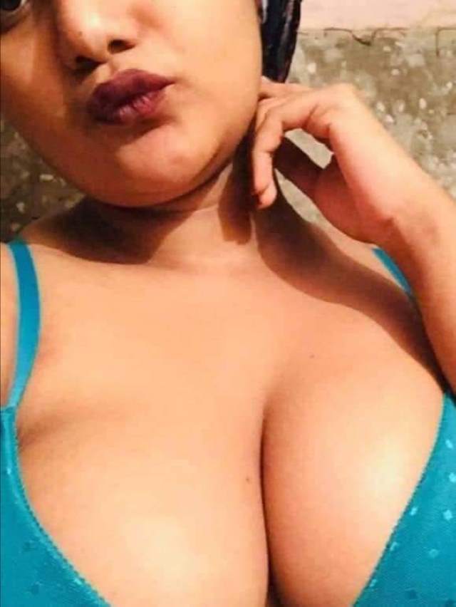 https://www.antarvasnaphotos2.com/wp-content/uploads/2020/12/hot-big-boobs-ka-cleavage.jpeg