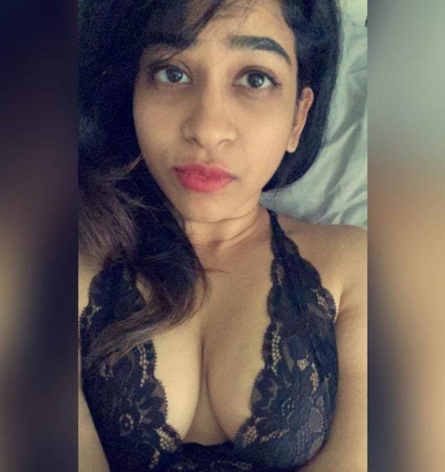 https://www.antarvasnaphotos2.com/wp-content/uploads/2020/12/kali-bra-me-bed-me-nangi-leti-girl.jpg