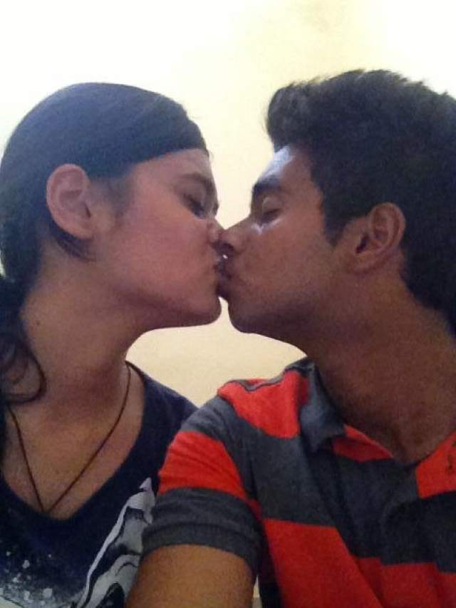 https://www.antarvasnaphotos2.com/wp-content/uploads/2020/12/lip-kiss-karta-hot-desi-couple.jpg