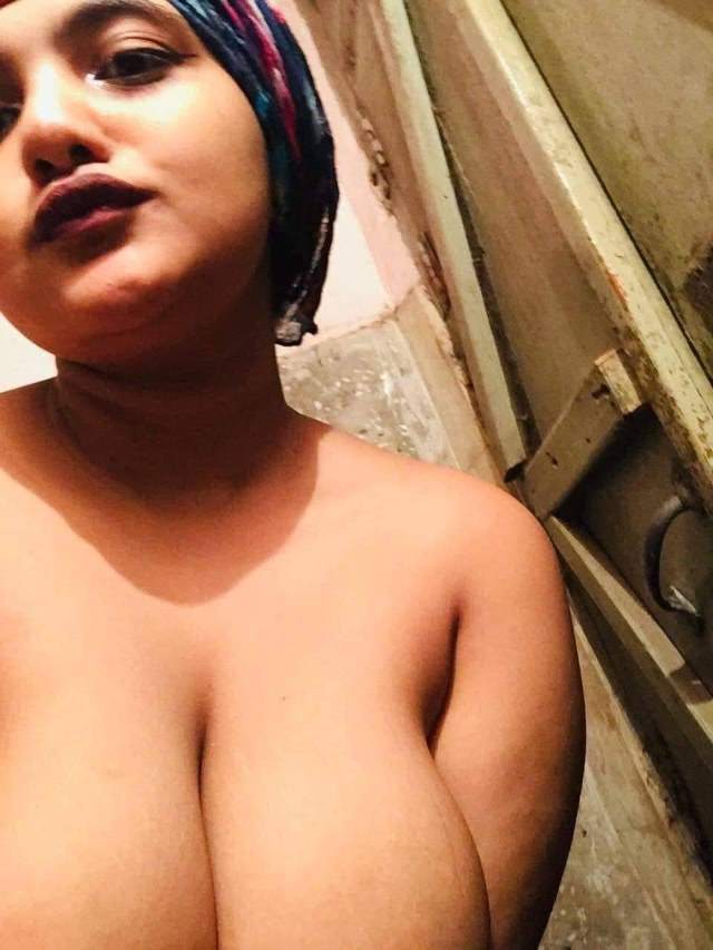 https://www.antarvasnaphotos2.com/wp-content/uploads/2020/12/nahane-gayi-parul-selfie-leti.jpeg