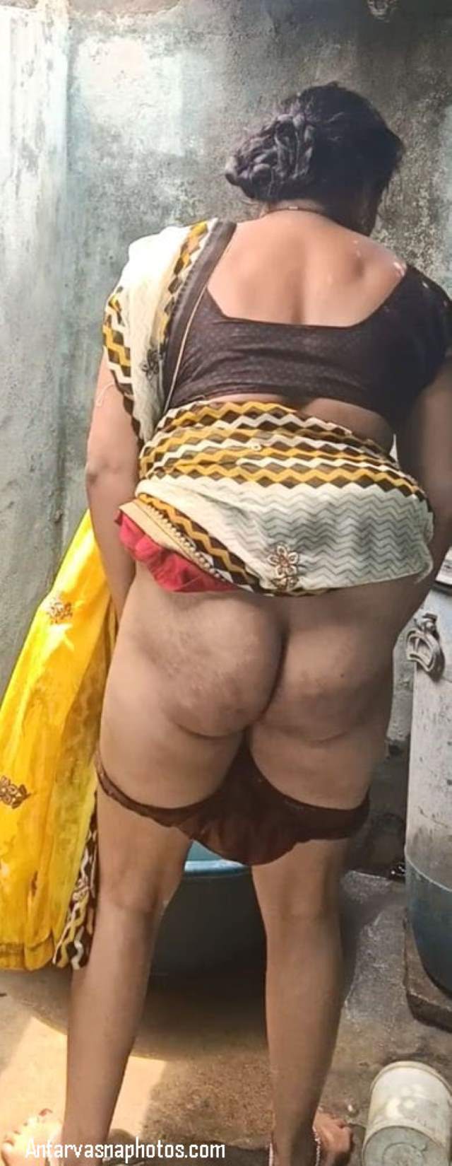 https://www.antarvasnaphotos2.com/wp-content/uploads/2020/12/nahane-ke-bad-bhabhi-ki-moti-gaand.jpg