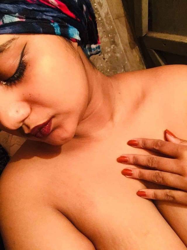 https://www.antarvasnaphotos2.com/wp-content/uploads/2020/12/nangi-parul-boss-ka-modd-bana-rahi-hai.jpeg